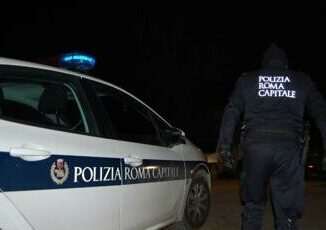 Roma tre vigi urbani travolti durante rilievi incidente uno grave