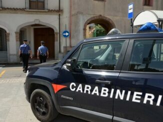 carabinieri con auto