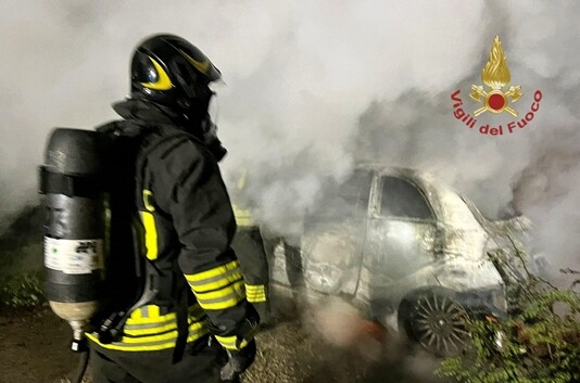 Incendio auto ad Assemini