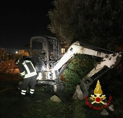 incendio escavatore a sassari